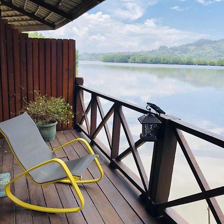 Gayang Friendly Water House Homestay Кота-Кинабалу Экстерьер фото