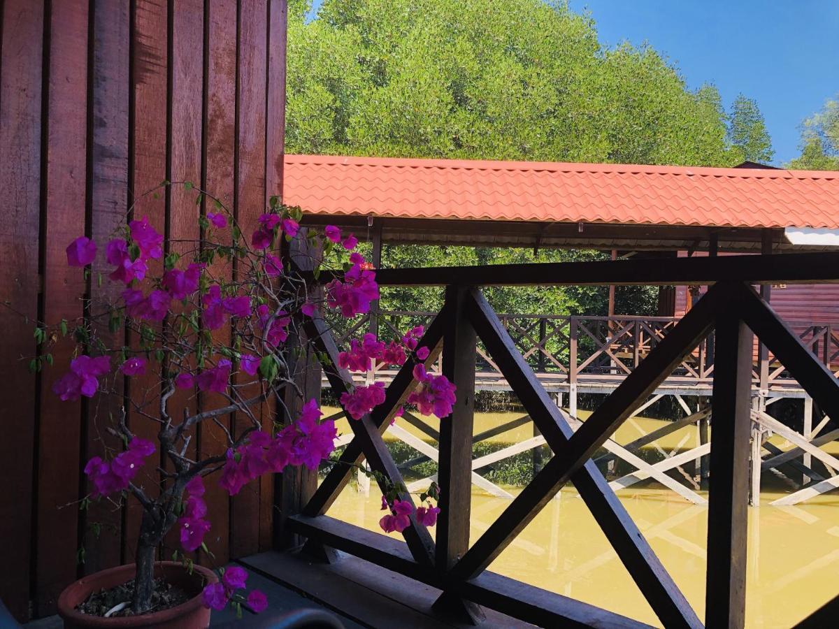Gayang Friendly Water House Homestay Кота-Кинабалу Экстерьер фото