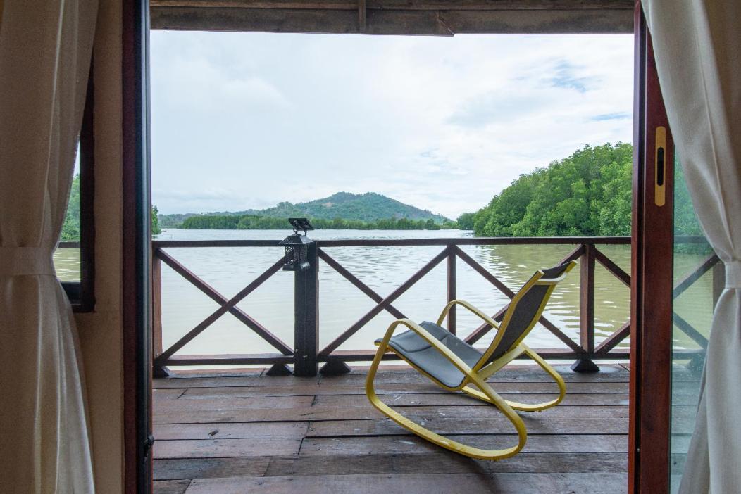 Gayang Friendly Water House Homestay Кота-Кинабалу Экстерьер фото